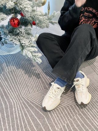 New Balance 327 view 3
