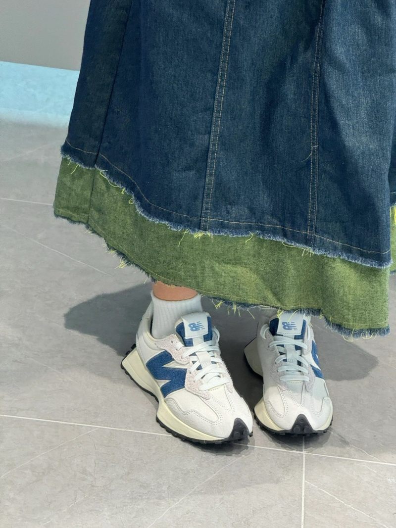 New Balance 327 view