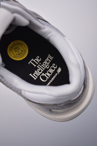 New Balance NB5740 80s N Logo view 9