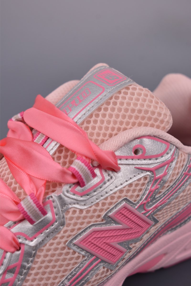 New Balance U740 view