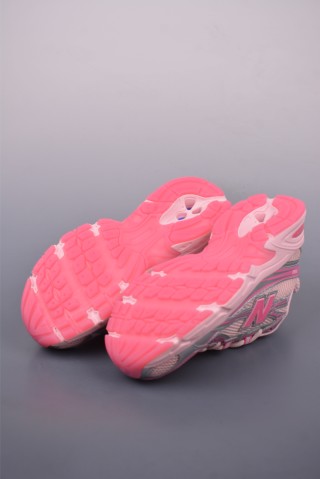 New Balance U740 view 3