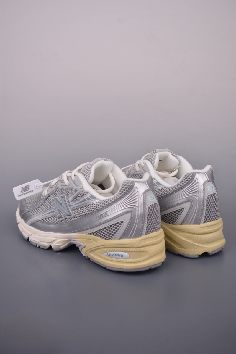 New Balance 740 view
