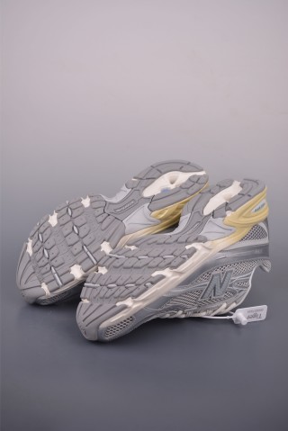 New Balance 740 view 3