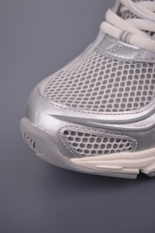 New Balance 740 view 6