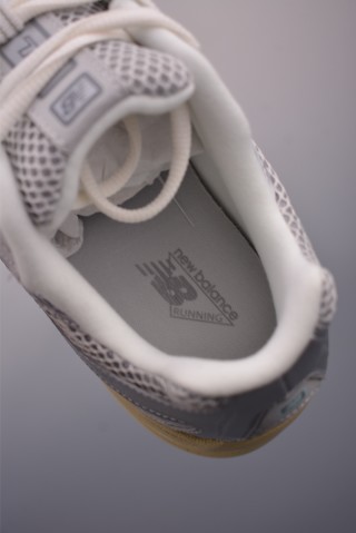 New Balance 740 view 9