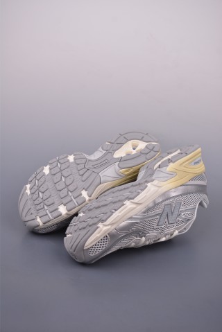 New Balance 740 view 3