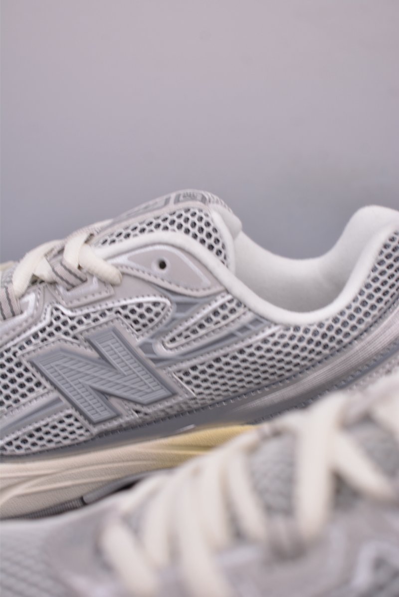 New Balance 740 view