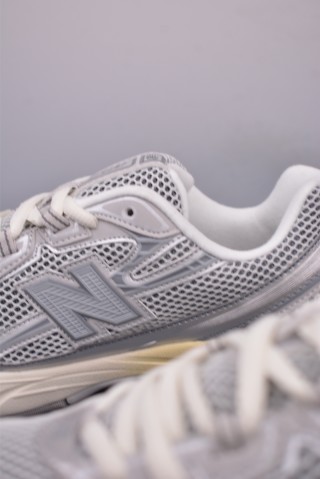 New Balance 740 view 8