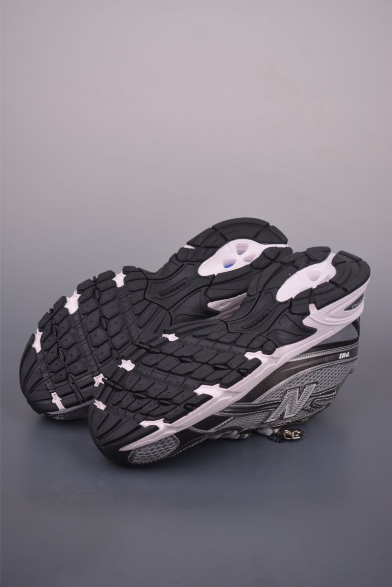 New Balance 740 view