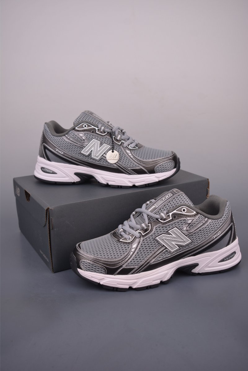 New Balance 740 view