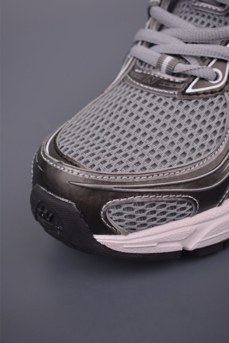 New Balance 740 view