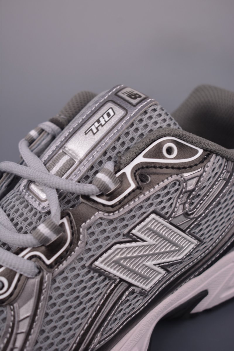 New Balance 740 view