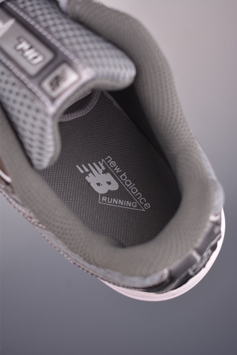New Balance 740 view