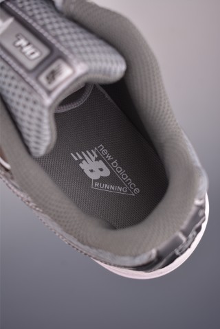New Balance 740 view 9