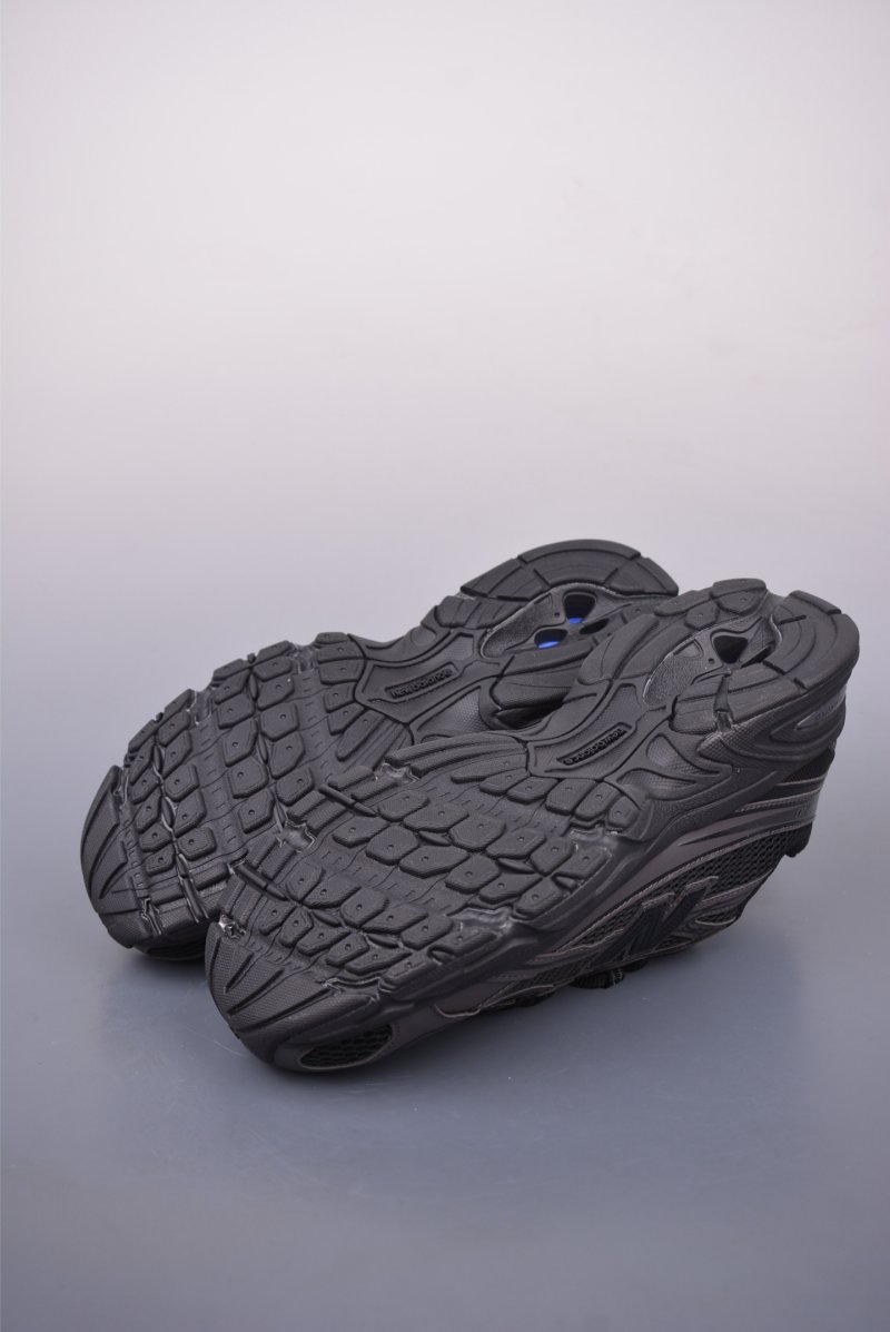 New Balance 740 view