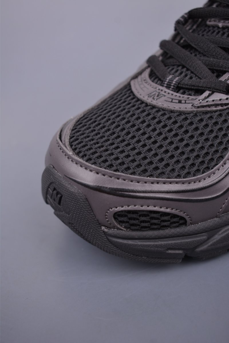New Balance 740 view