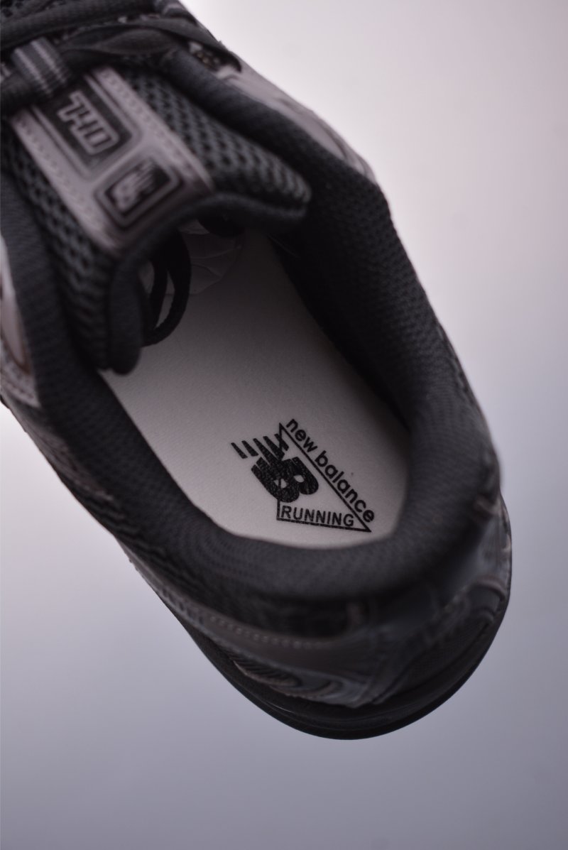 New Balance 740 view