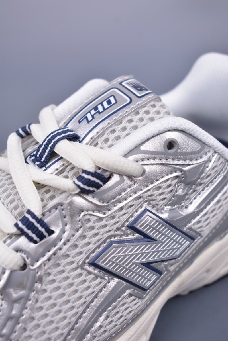 New Balance 740 view