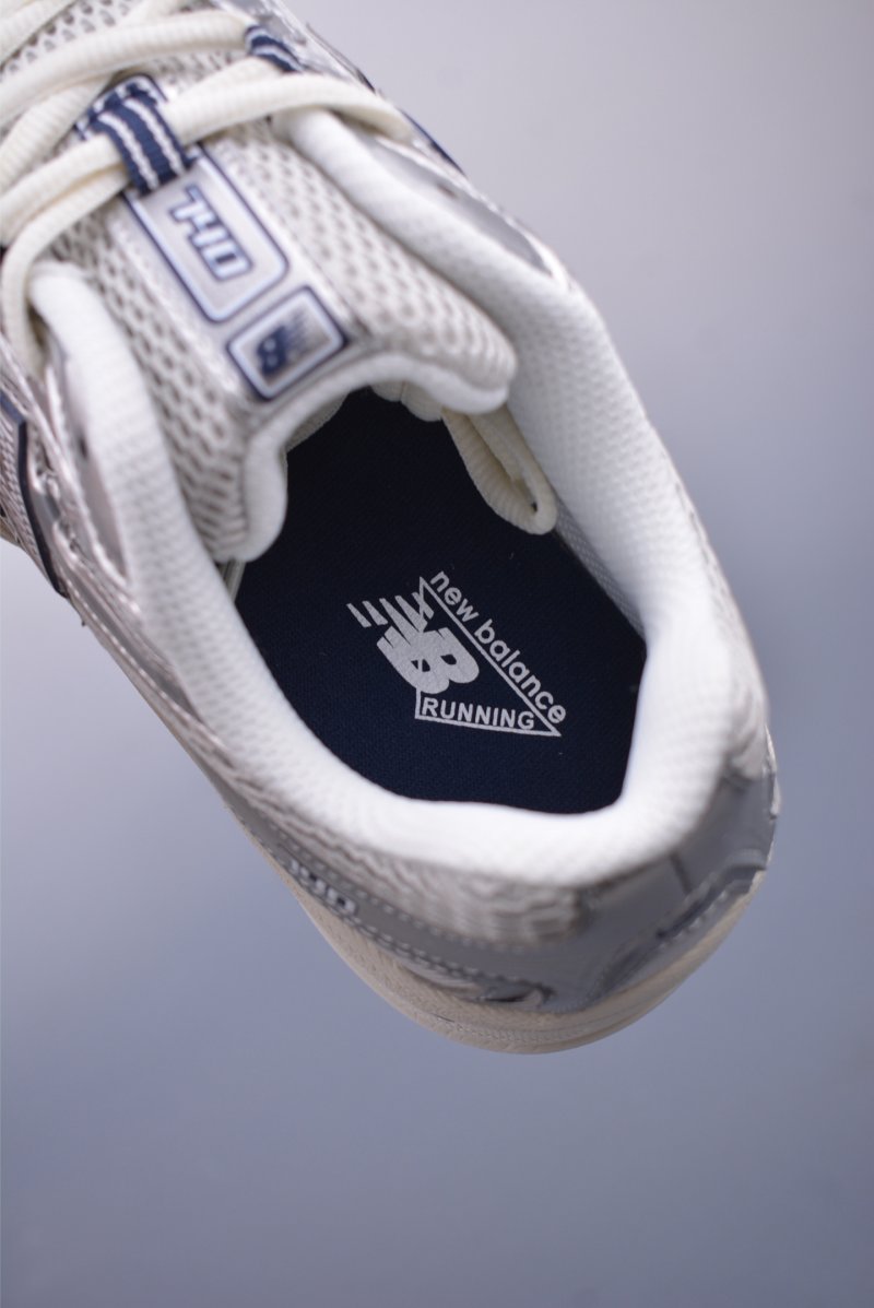New Balance 740 view