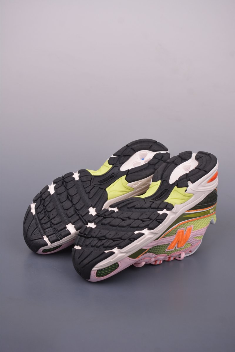 New Balance 740 view