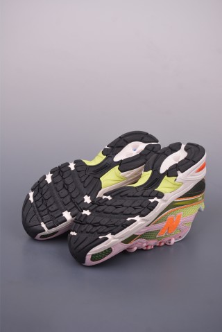 New Balance 740 view 3