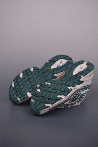 New Balance 740 view 3