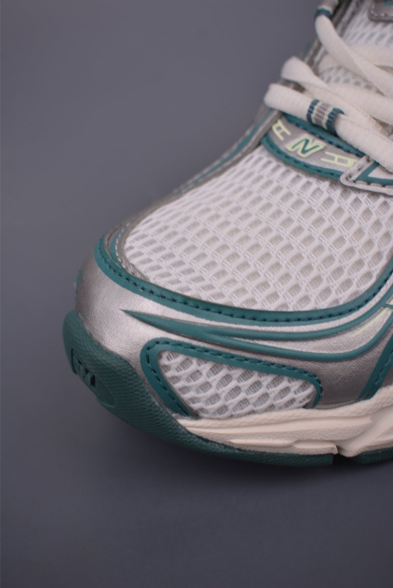 New Balance 740 view