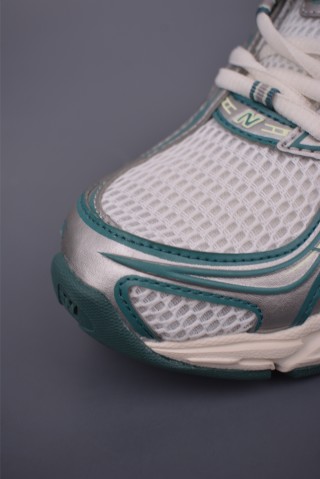 New Balance 740 view 6