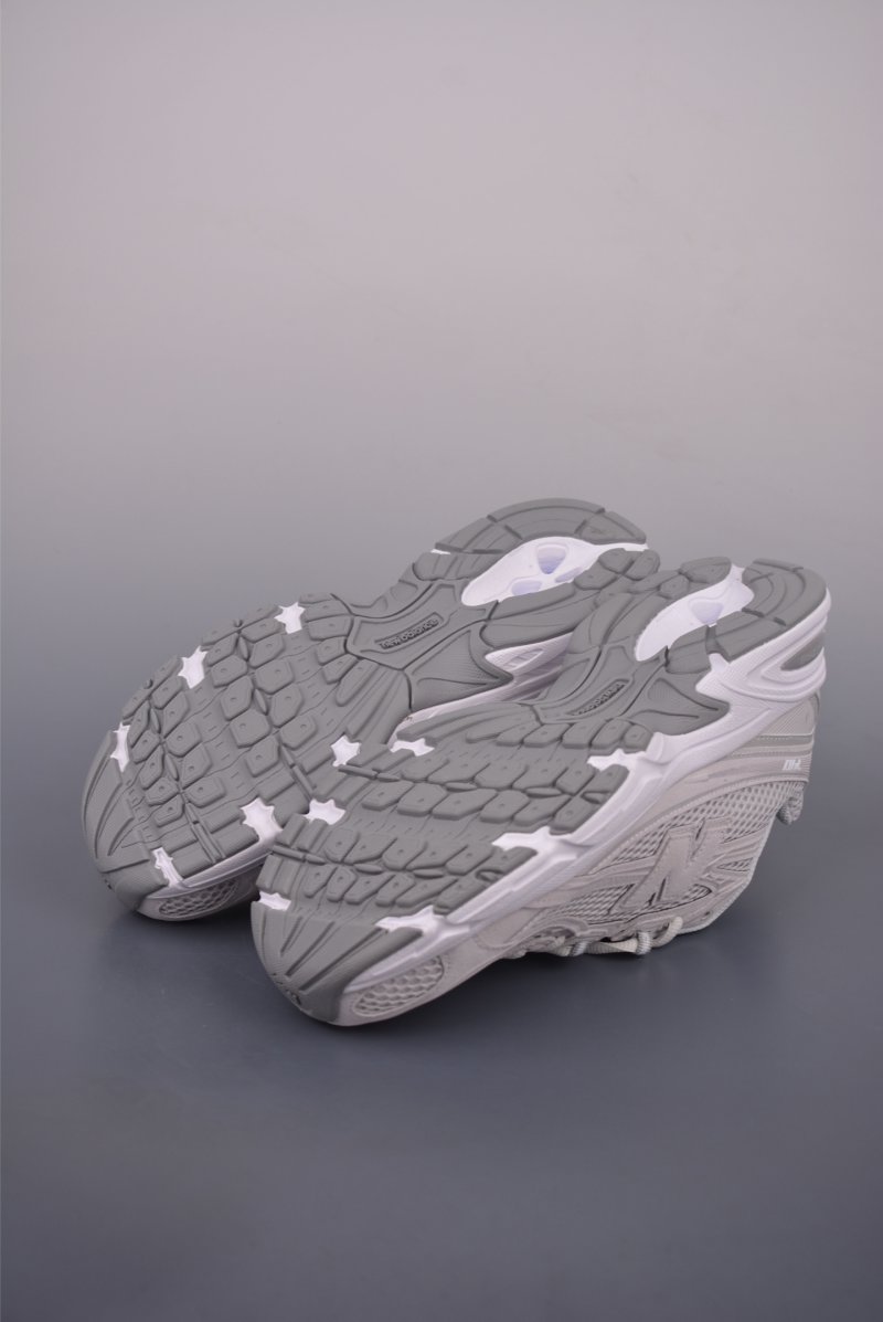 New Balance 740 view