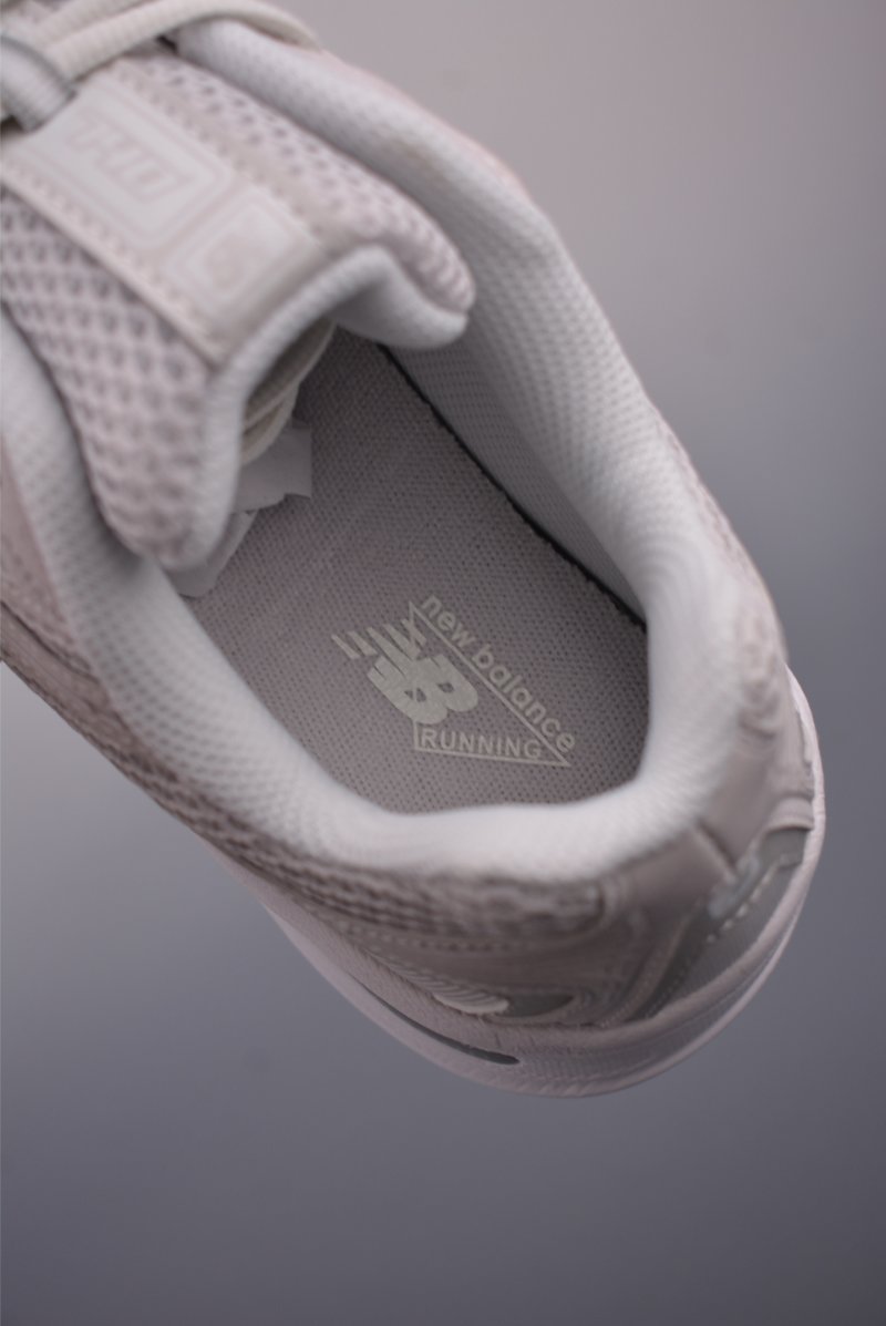 New Balance 740 view
