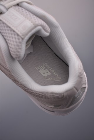 New Balance 740 view 9