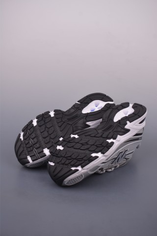 New Balance 740 view 3