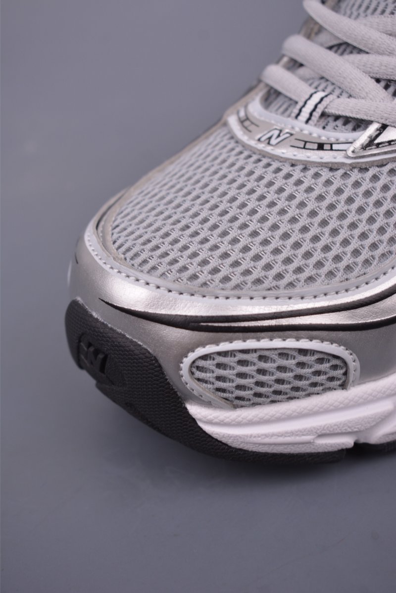 New Balance 740 view