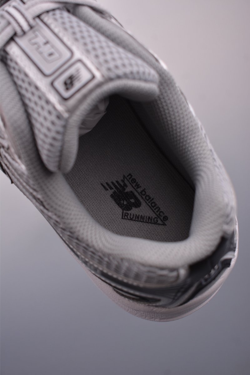 New Balance 740 view