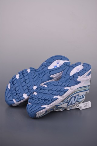 New Balance 740 view 3