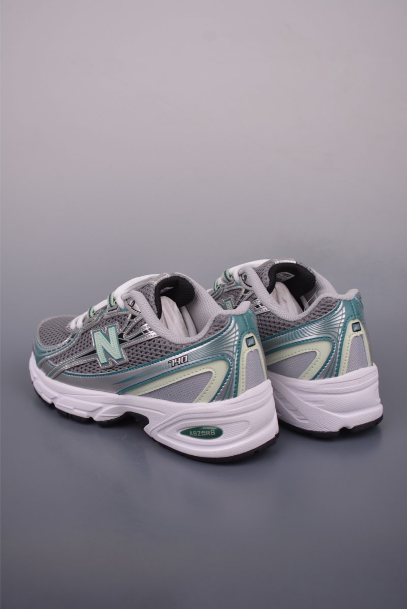 New Balance 740 view