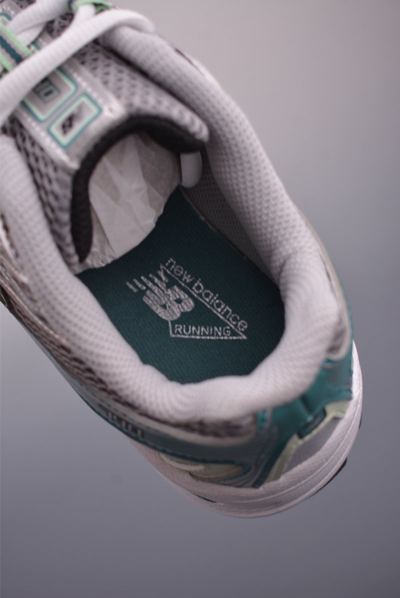 New Balance 740 view