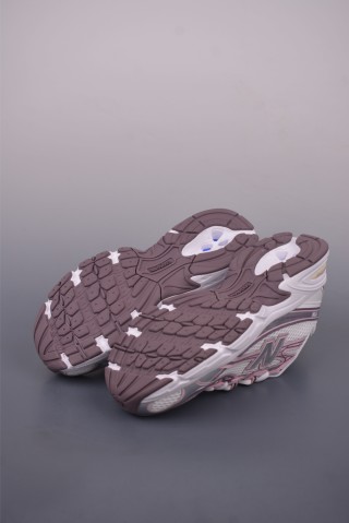 New Balance 740 view 3