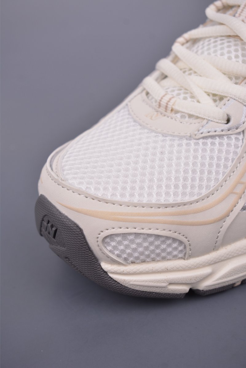 New Balance 740 view