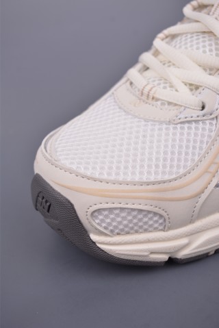 New Balance 740 view 6