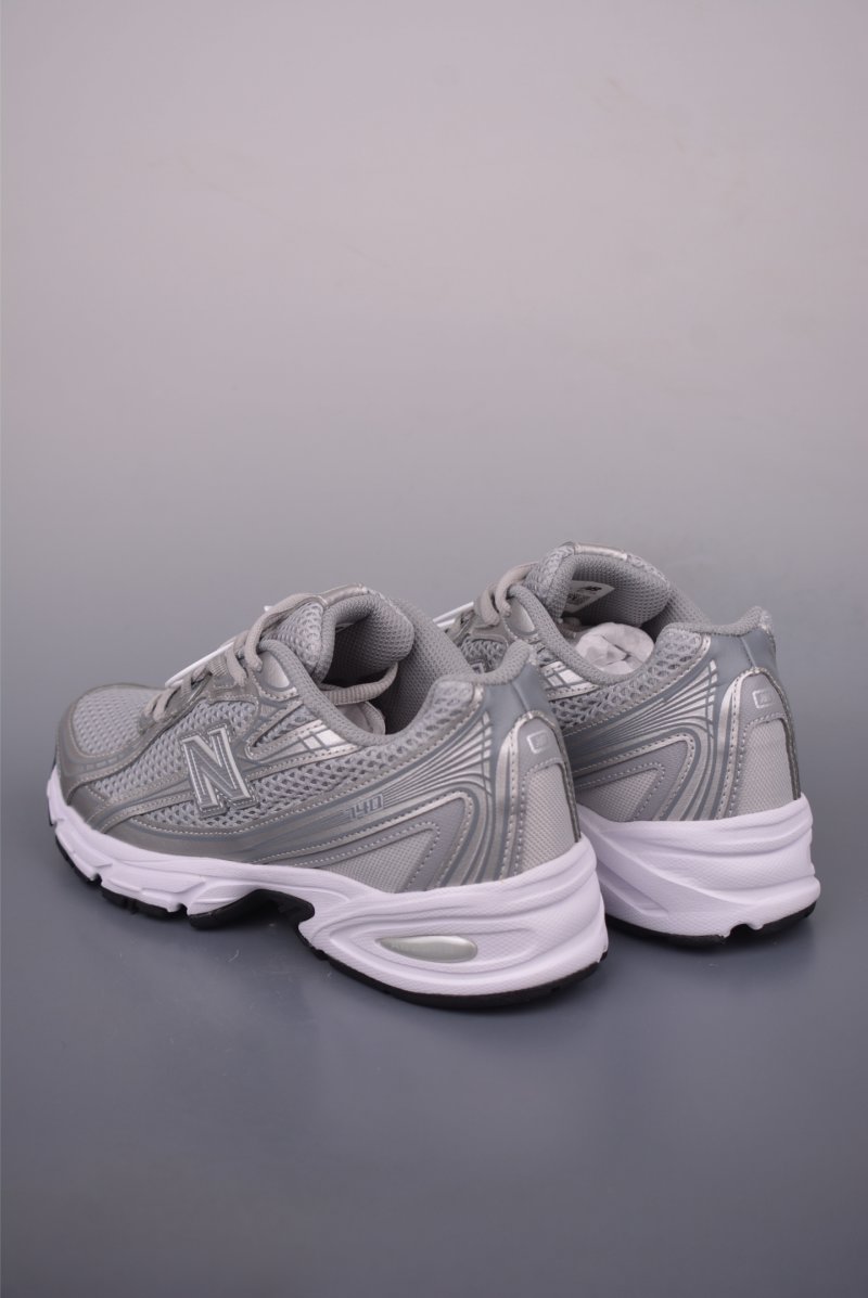 New Balance 740 view