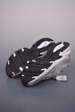 New Balance 740 view 3
