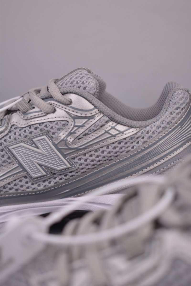 New Balance 740 view