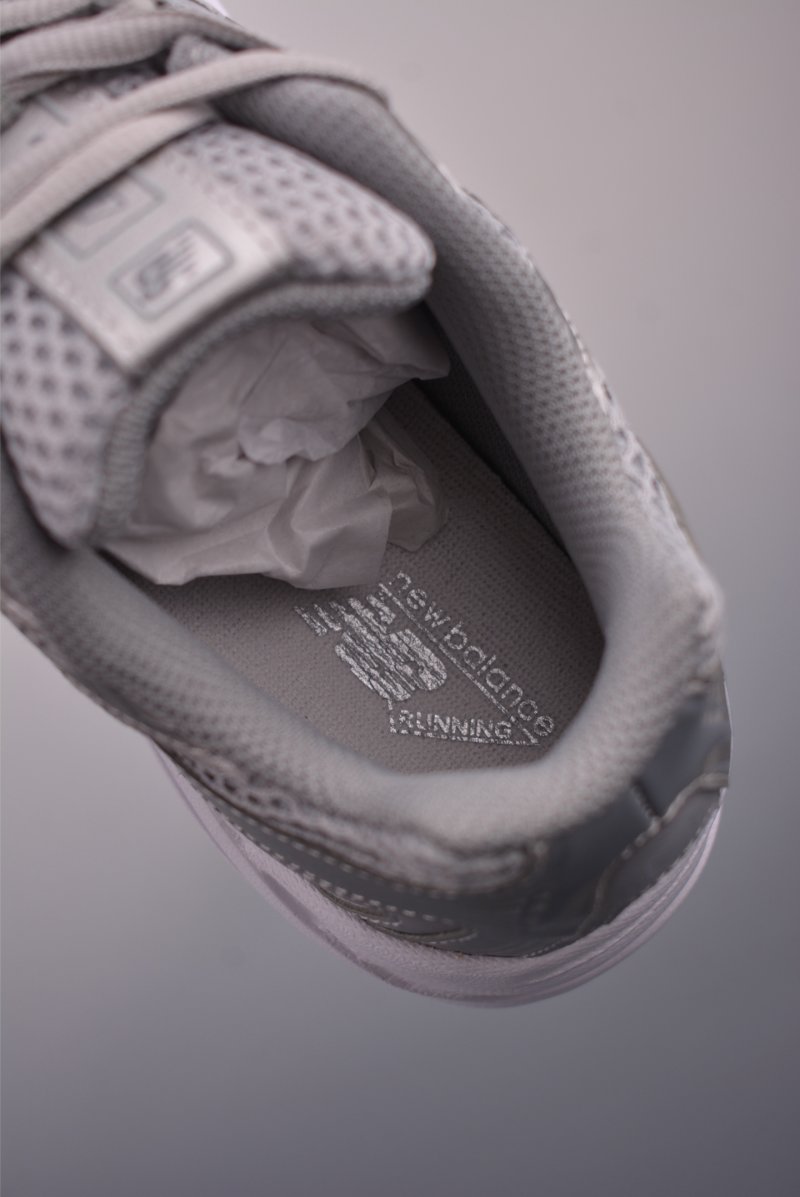 New Balance 740 view