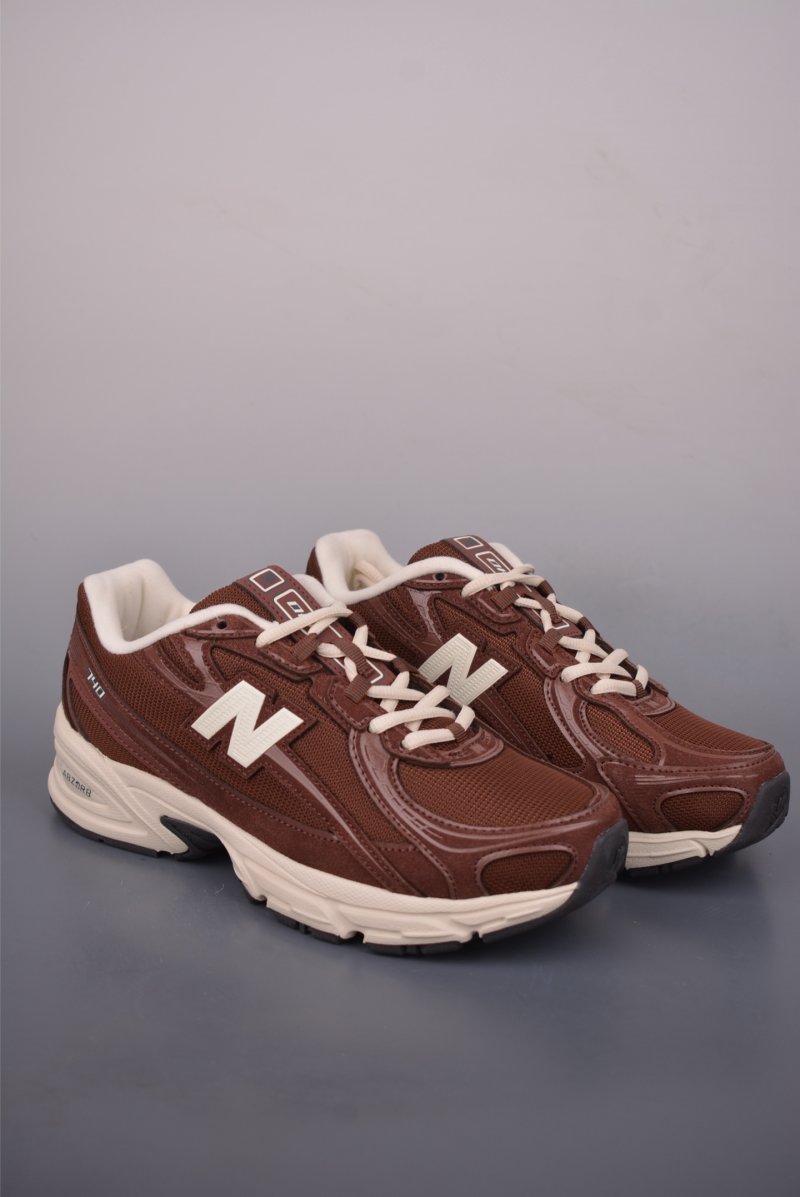 New Balance 740