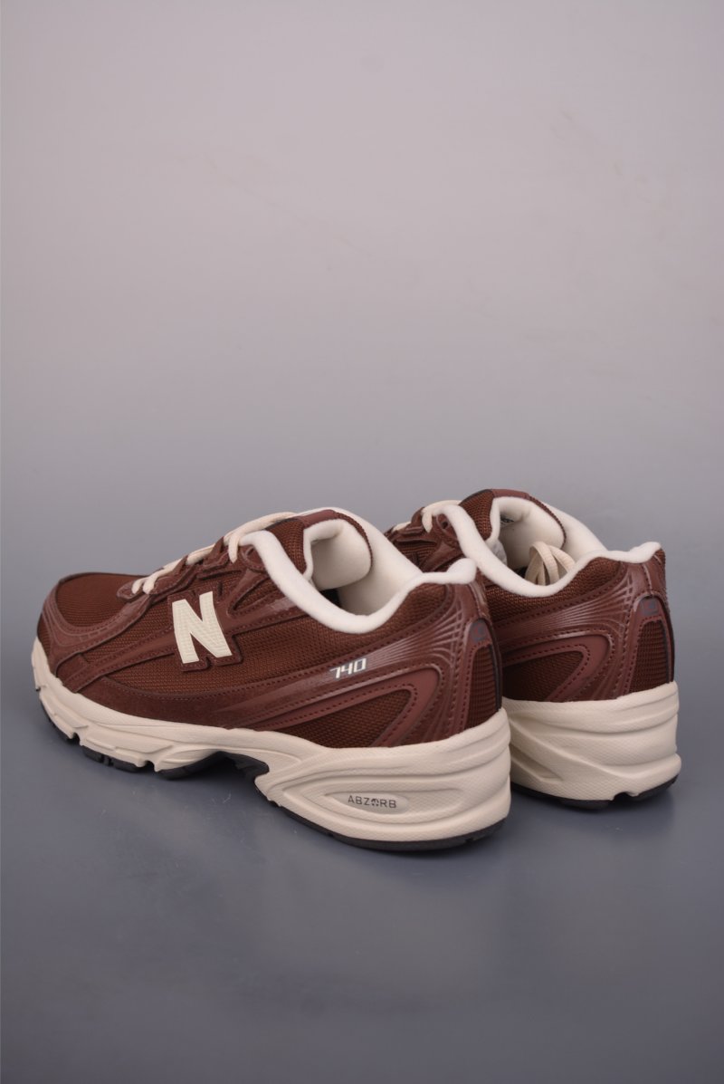 New Balance 740 view