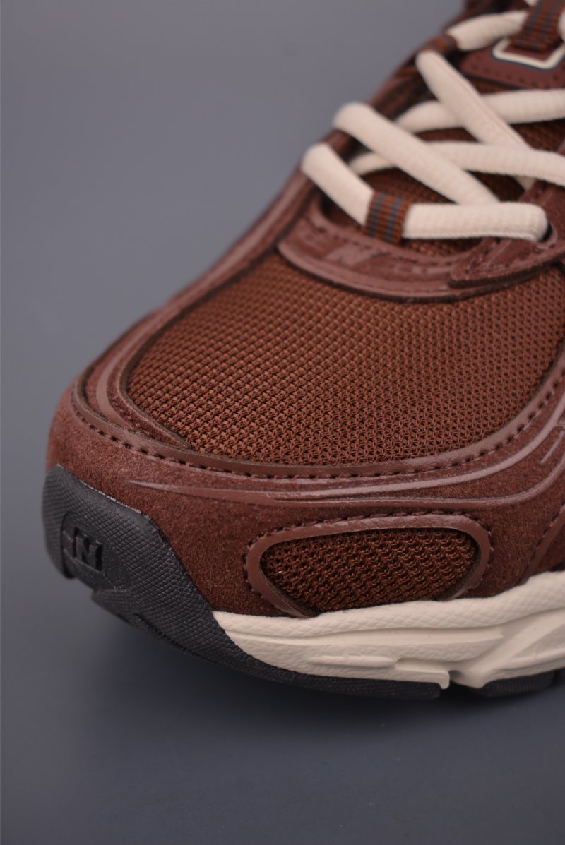 New Balance 740 view