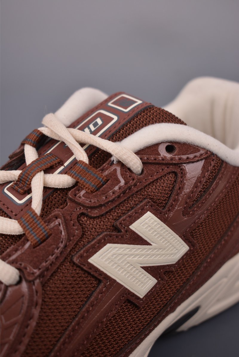 New Balance 740 view