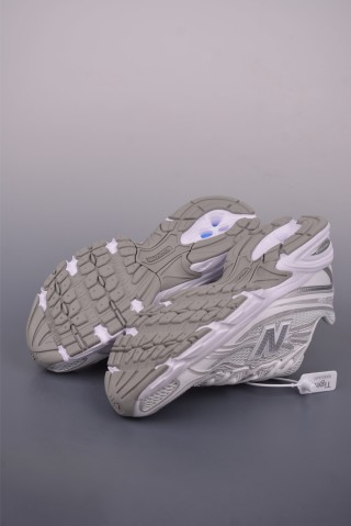 New Balance 740 view 3