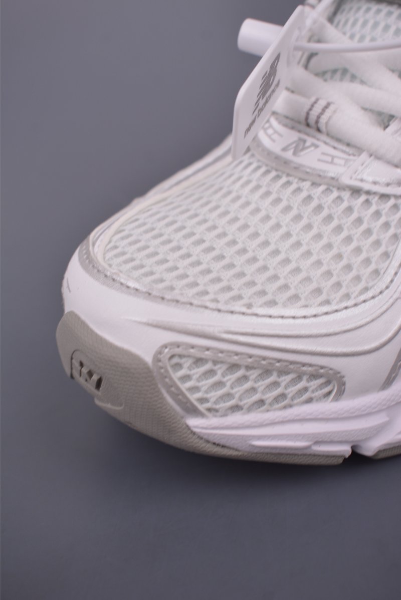 New Balance 740 view